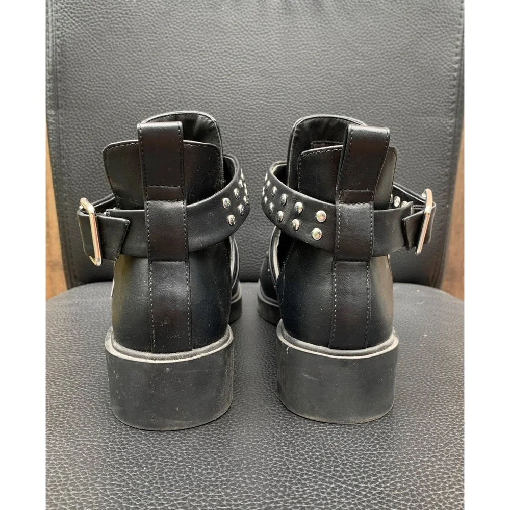 Divided Boots - Picture 3 of 6